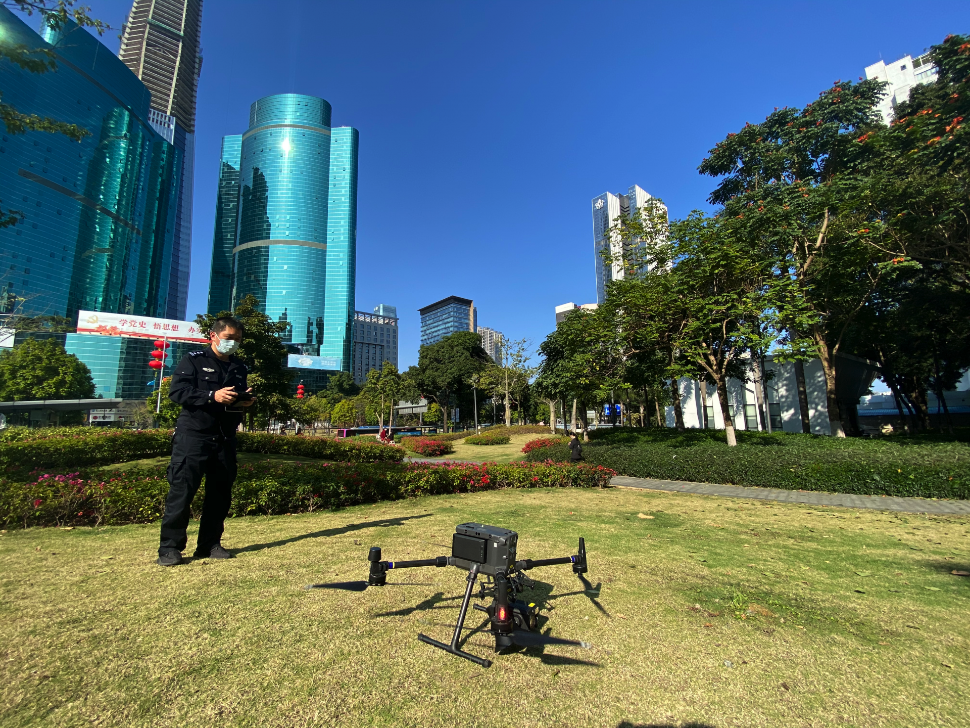警用無人機喊話助力羅湖區科技防疫(圖1) 警用無人機喊話助力羅湖區科技防疫(圖1)