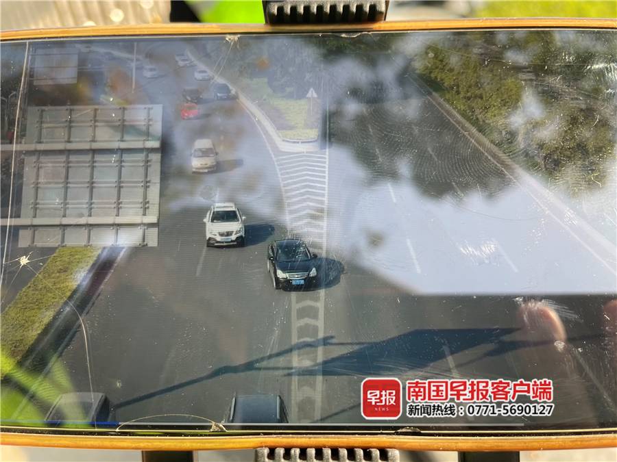 南寧交警出動無人機(jī),1個小時抓拍多輛違法車輛(圖3)