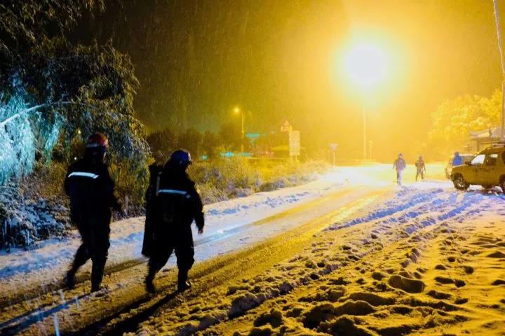 無(wú)人機(jī)巡檢解決冬季電力線路檢查大難題(圖2) 無(wú)人機(jī)巡檢